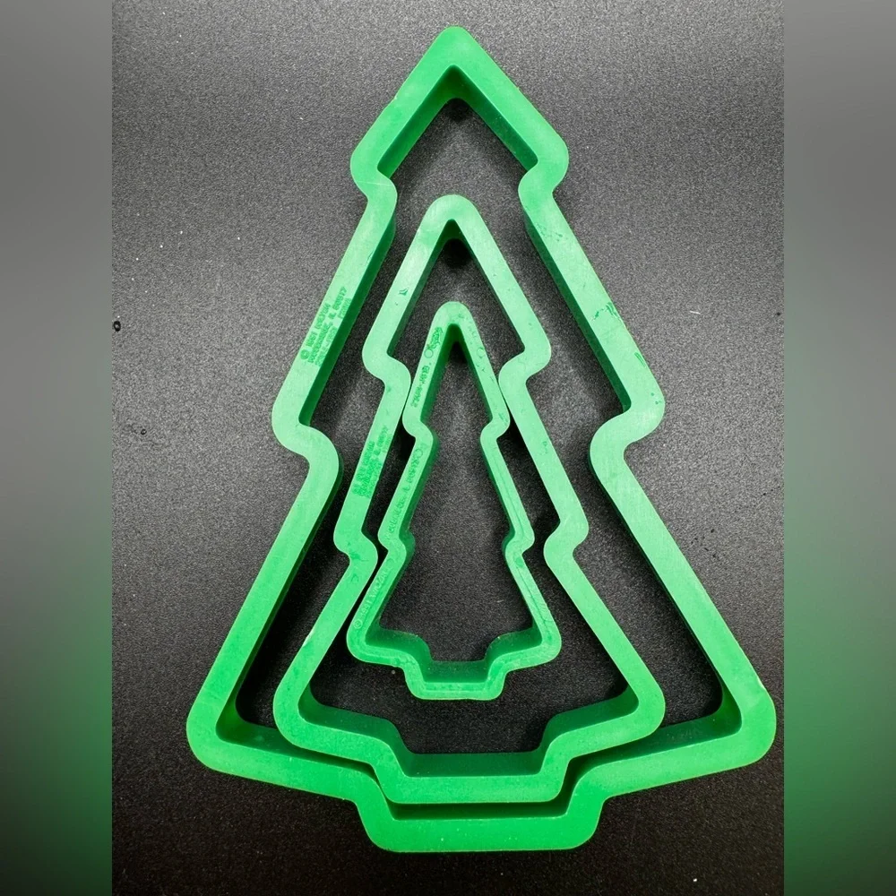 VTG 1991 Wilton Cookie Cutter Set of 3 Christmas Trees Graduating Sizes
